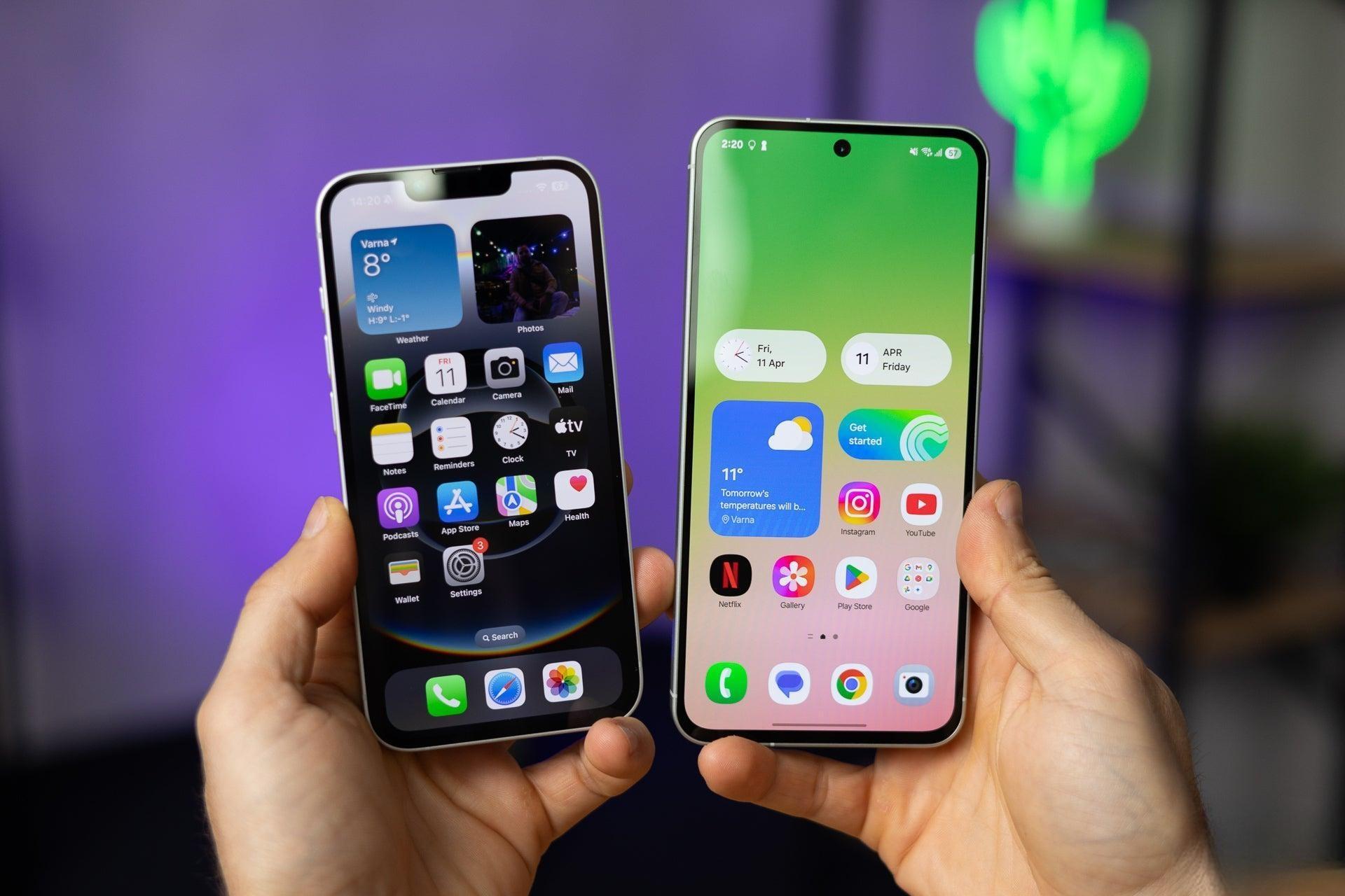 Apple iPhone 16e vs Samsung Galaxy A56 مقایسه آیفون 16e و سامسونگ گلکسی A56