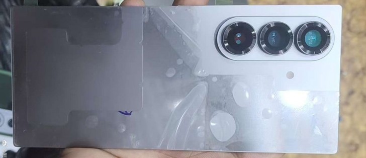 galaxy-z-fold7-allegedly-spotted-in-the-wild گلکسی زد فولد 7