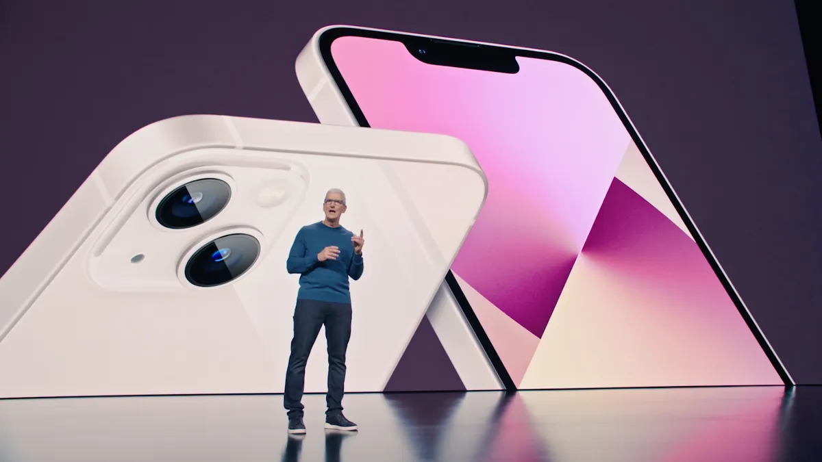 apple-event-091421-iphone-13-55 اپل در آینده برای معرفی و عرضهی آیفونها تغییرات بزرگی انجام خواهد داد - نیعان مگ
