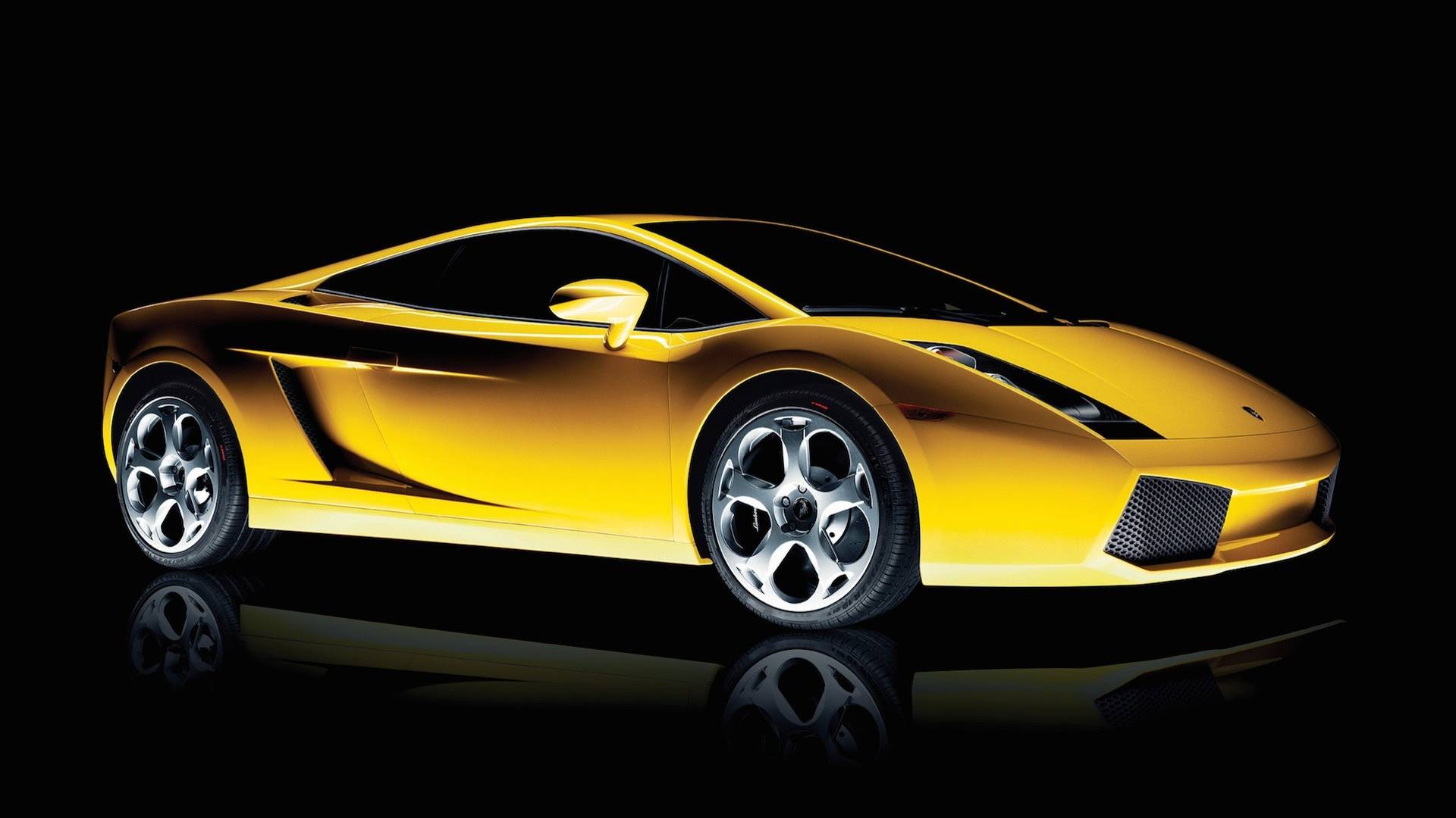 2003-lamborghini-gallardo گزارش: یکی از نمادینترین شرکتهای طراحی خودرو جهان برای فروش گذاشته شده است - نیعان مگ