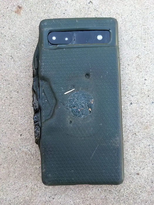 GOOGLE PIXEL 6A MELTS WHILE CHARGING-1 پیکسل 6a
