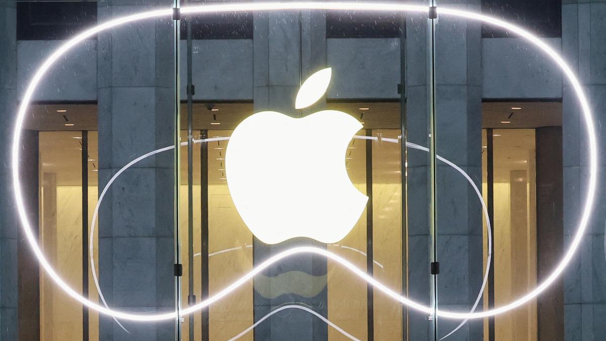 Apple Vision Pro 2 powered by new M5 chip to be released between late 2025 and early 2026 تاریخ عرضه هدست اپل ویژن پرو 2