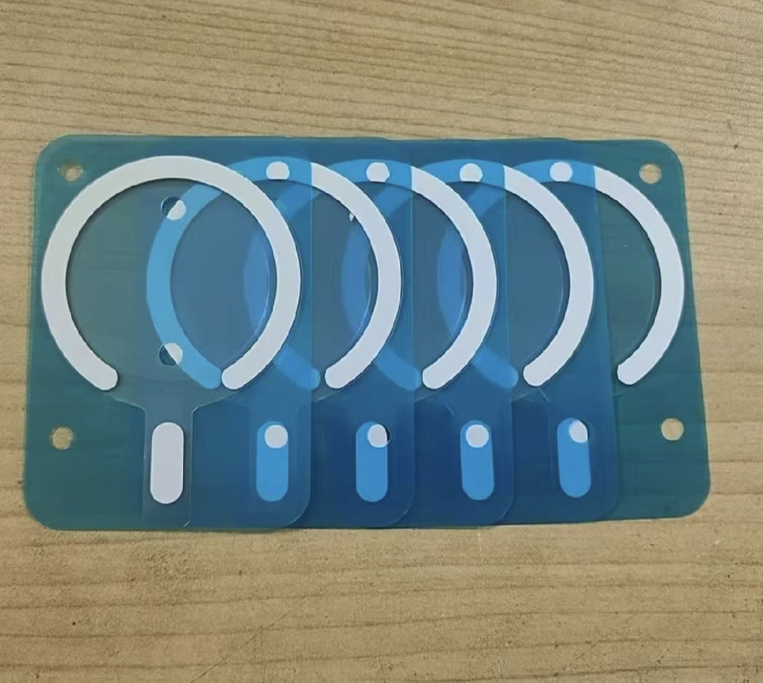 iPhone 17 Pros New MagSafe Design Revealed in Leaked Photo طراحی جدید MagSafe آیفون 17 پرو فاش شد