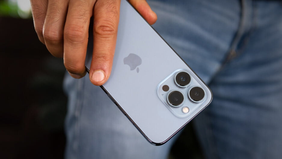iphone 13 pro max چرا گوشیهای پرچمدار قدیمی همچنان ارزش خرید دارند؟