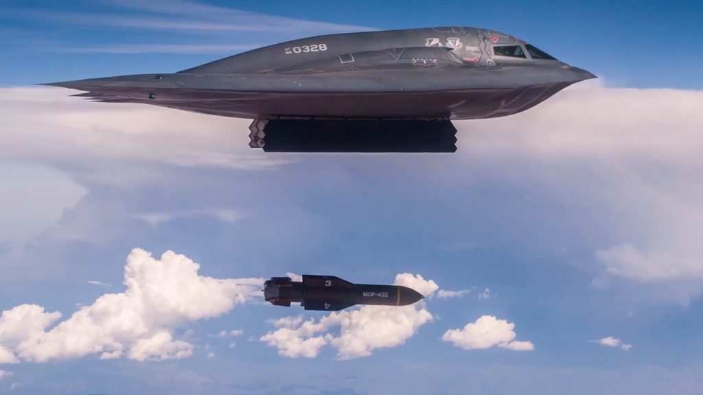 b-2-1024x576 ۱۰ حقیقت درباره بمبافکن B-21 ریدر نورثروپ گرومن - نیعان مگ