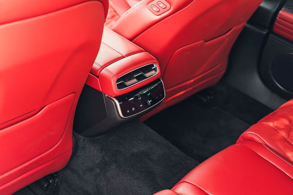 16 تصاویر دیدنی از کابین لوکس و مدرن جنسیس G80 2025 - نیعان مگ