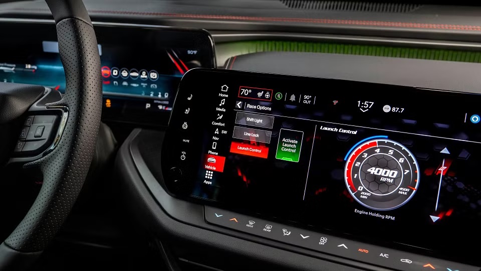 Dodge Charger adds twin-turbo six-cylinder petrol power to EV range--1 دوج چارجر