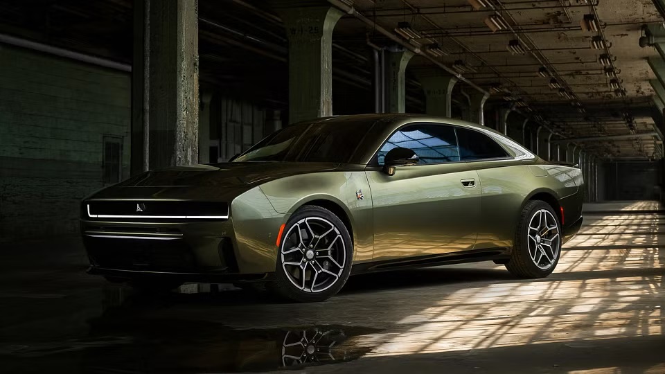 Dodge Charger adds twin-turbo six-cylinder petrol power to EV range-1 دوج چارجر