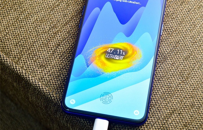 1 ریلمی با باتری ۱۰,۰۰۰ میلیآمپر اپل و سامسونگ را به وحشت میاندازد! - نیعان مگ