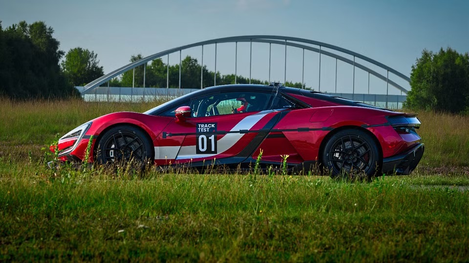 BYD Yangwang U9 supercar is now the worlds fastest production electric car1 سوپرکار BYD Yangwang U9 اکنون سریعترین خودروی الکتریکی جهان است