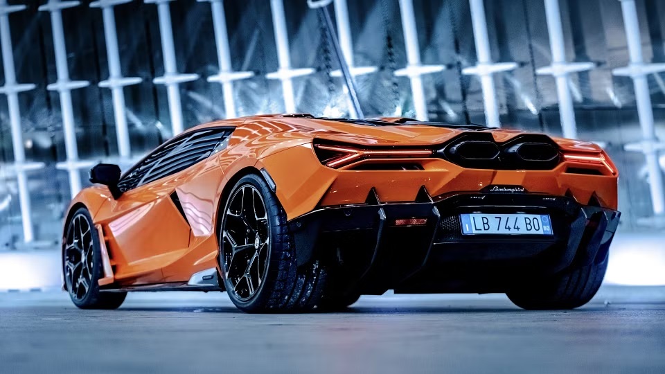 Lamborghini V12 engine to live on until at least 2035-- موتور V12 لامبورگینی حداقل تا سال ۲۰۳۵ به حیات خود ادامه میدهد