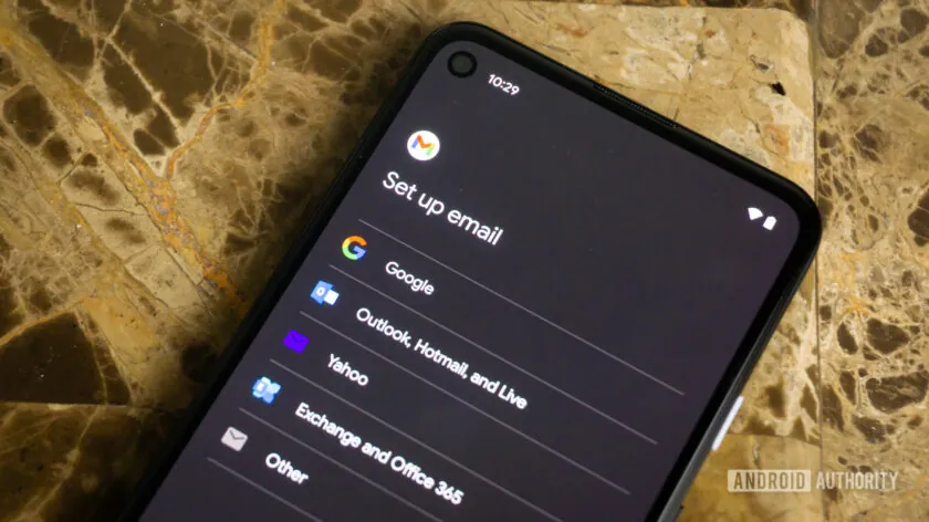 Gmail-on-smartphone-stock-photo-6-840w-472hjpg یک قابلیت جذاب به جیمیل میآید