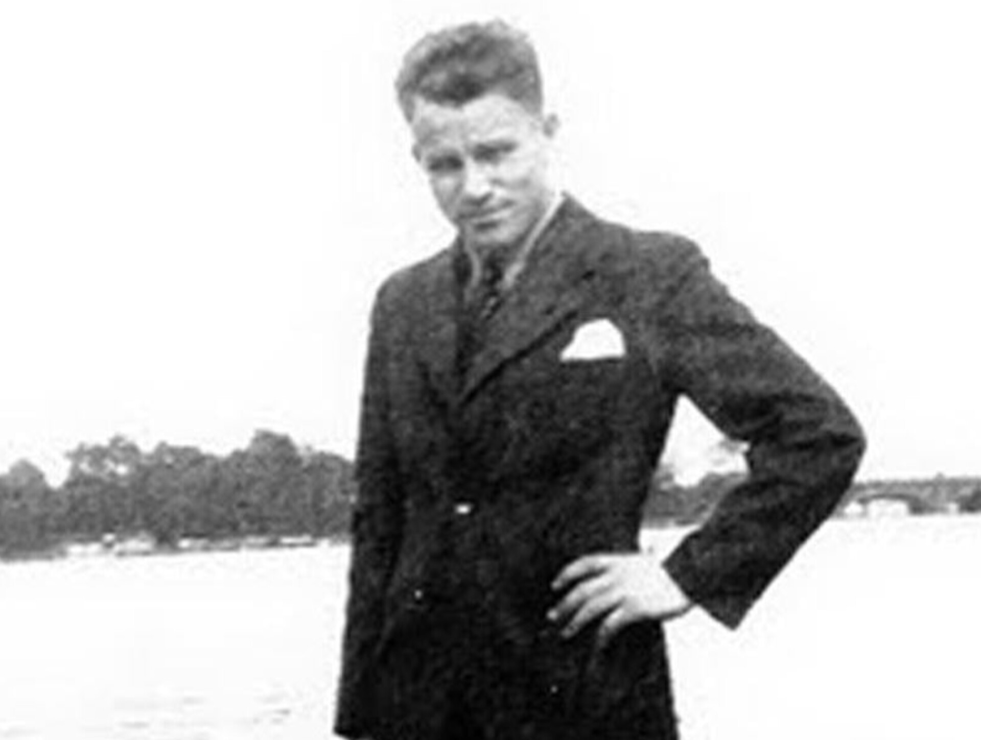 داستان مردی که در میان جمع به هیتلر سلام نظامی نداد - نیعان مگ