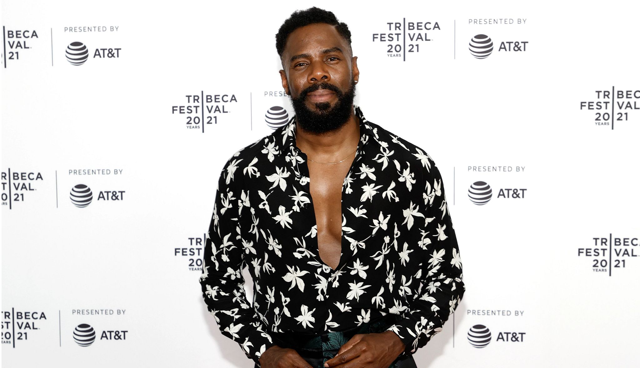 GettyImages-1324567374 فهرست جذابترین بازیگران بالای ۵۰ سال از دیدگاه AARP - نیعان مگ