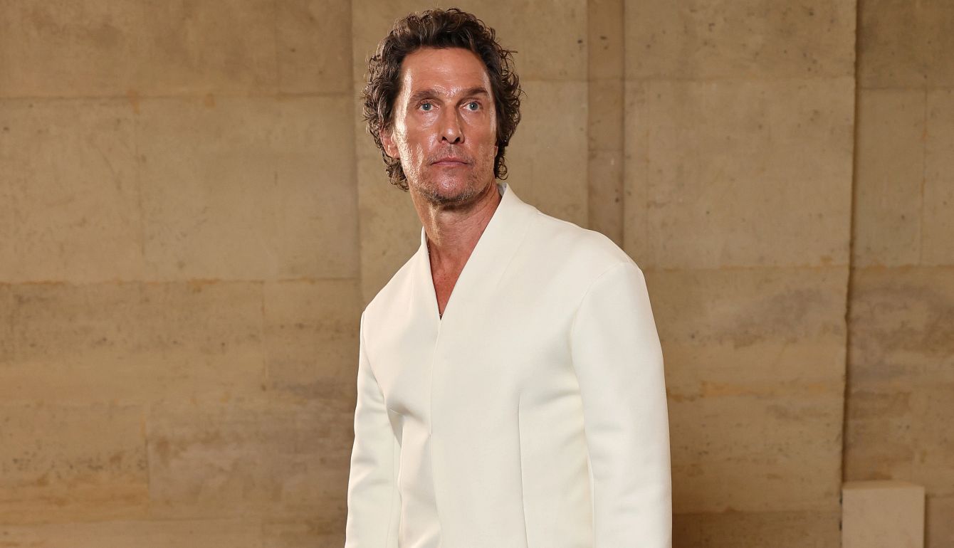 GettyImages-2222772350 فهرست جذابترین بازیگران بالای ۵۰ سال از دیدگاه AARP - نیعان مگ