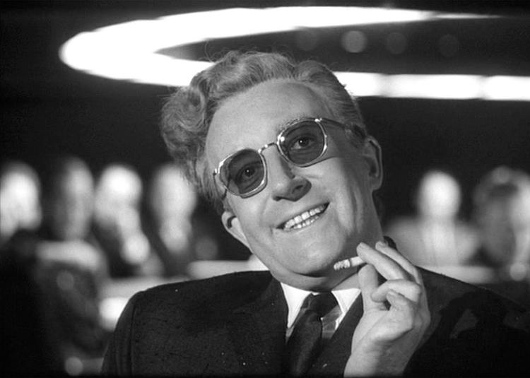 true-conspiracies-dr-strangelove چهار تئوری توطئه که کاملاً حقیقت داشتند - نیعان مگ