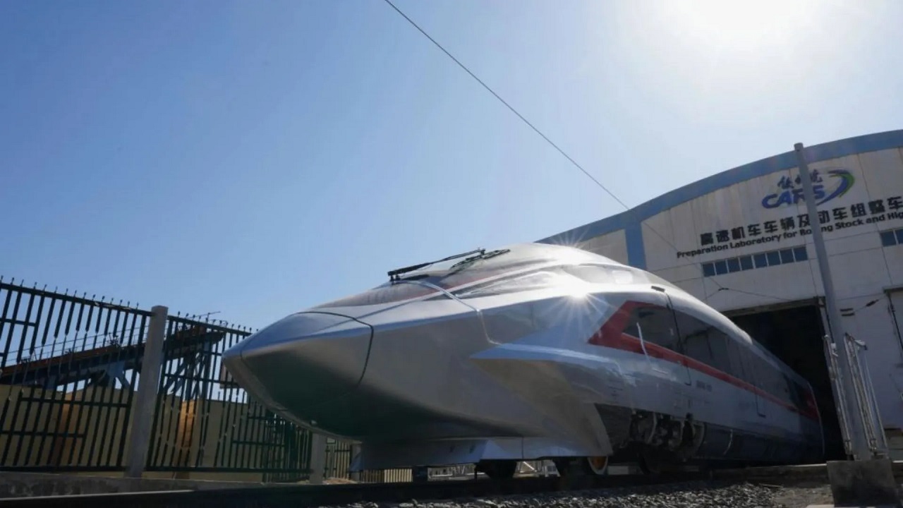 China Worlds fastest train breaks speed record hits 281 mph in pre-service trials-1 سریعترین قطار جهان در چین رکورد سرعت را شکست - نیعان مگ
