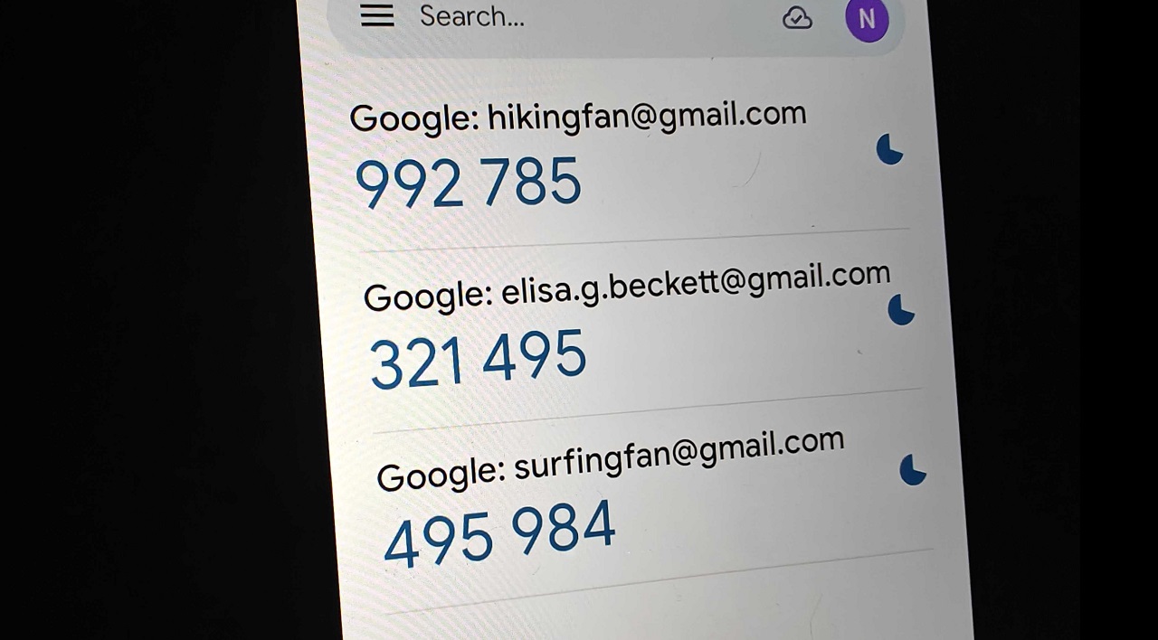 Hackers can steal 2FA codes and private messages from Android phones10 هشدار: هکرها میتوانند کدهای 2FA و پیامهای خصوصی کاربران اندروید را بدزدند - نیعان مگ