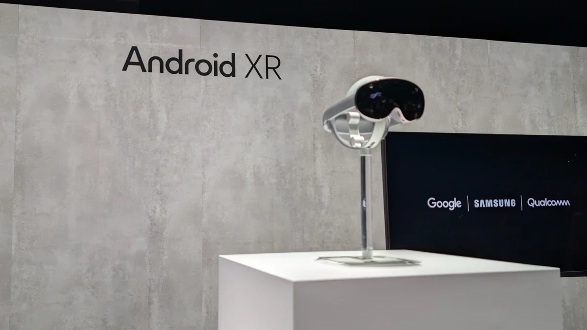 Samsung-is-taking-a-more-realistic-approach-to-VR-than-Apple-did واقعیت مجازی مرده است و حتی اپل و سامسونگ هم نمیتوانند نجاتش دهند - نیعان مگ