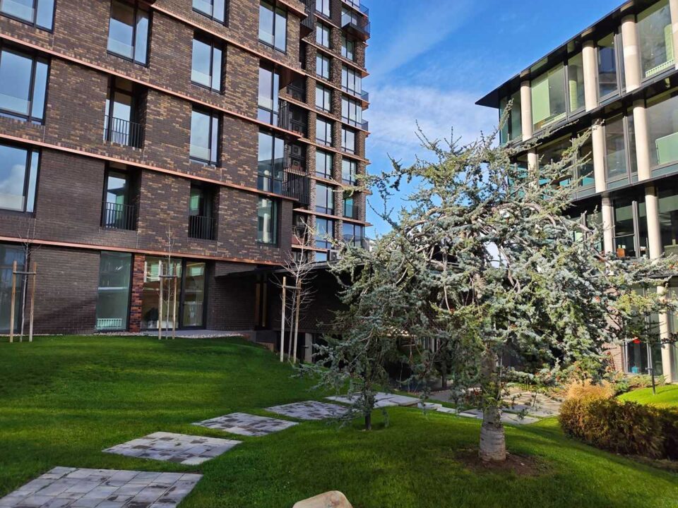 5gsmarena_081 بررسی گوشی پوکو F8 پرو - نیعان مگ