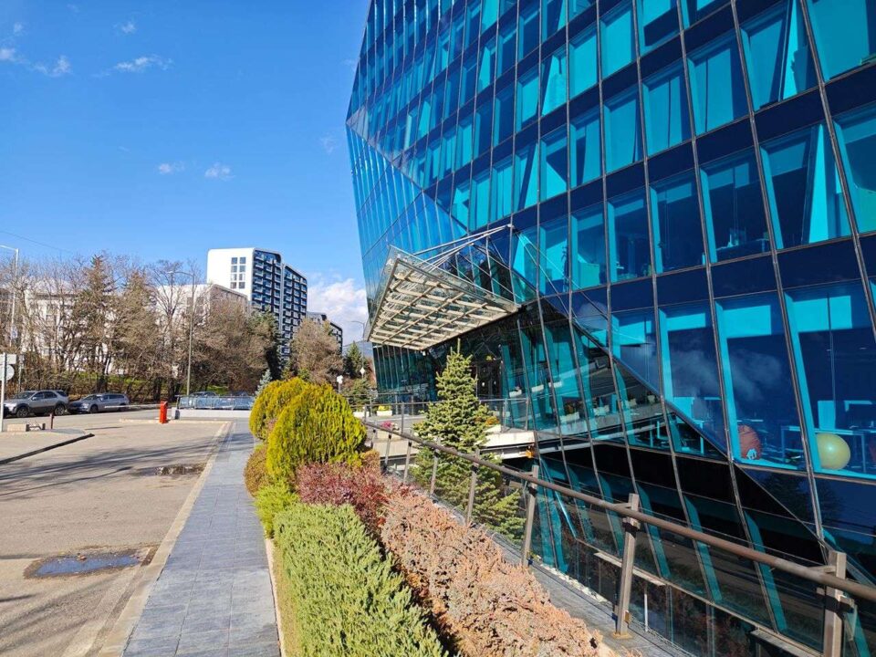 9gsmarena_085 بررسی گوشی پوکو F8 پرو - نیعان مگ