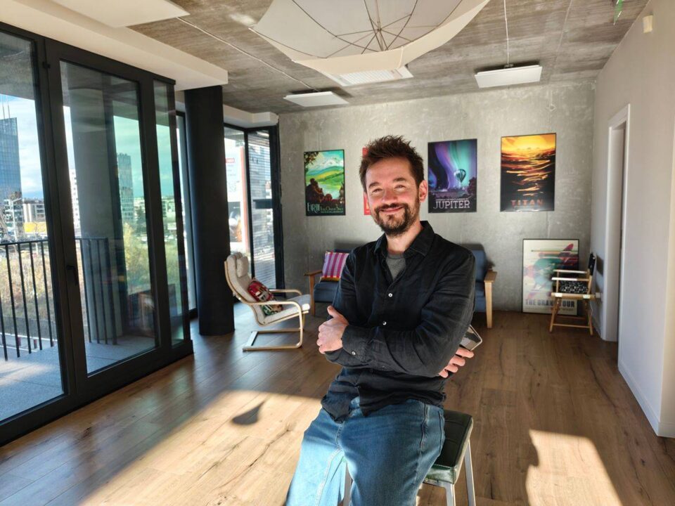 15gsmarena_099 بررسی گوشی پوکو F8 پرو - نیعان مگ