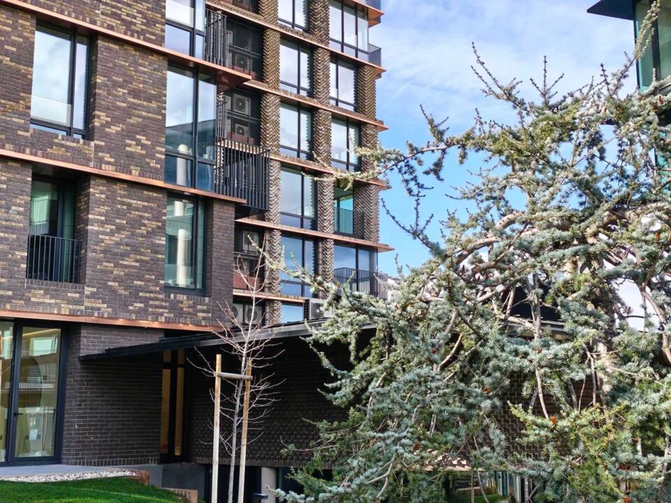 28gsmarena_028 بررسی گوشی پوکو F8 پرو - نیعان مگ