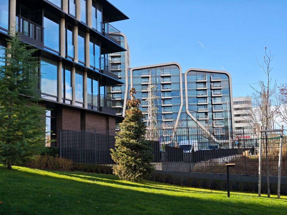 29gsmarena_029 بررسی گوشی پوکو F8 پرو - نیعان مگ