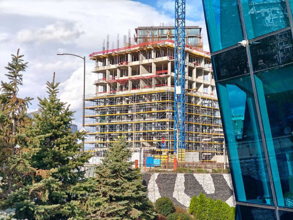 37gsmarena_002 بررسی گوشی پوکو F8 پرو - نیعان مگ