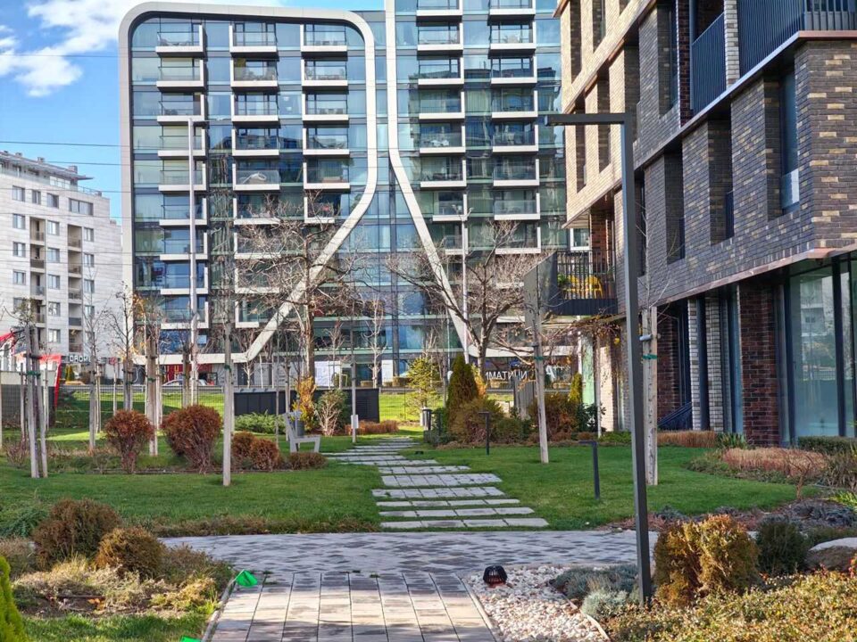 40gsmarena_005 بررسی گوشی پوکو F8 پرو - نیعان مگ