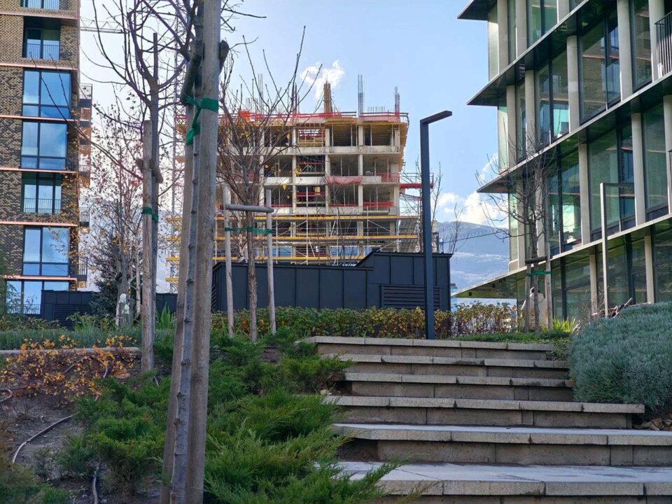 43gsmarena_008 بررسی گوشی پوکو F8 پرو - نیعان مگ