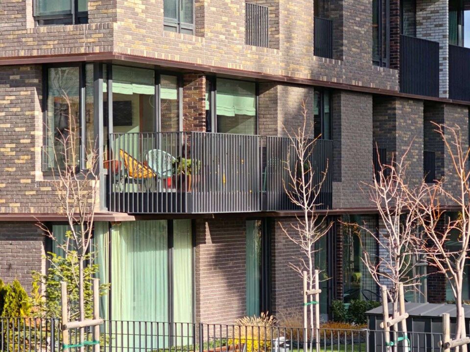 52gsmarena_046 بررسی گوشی پوکو F8 پرو - نیعان مگ