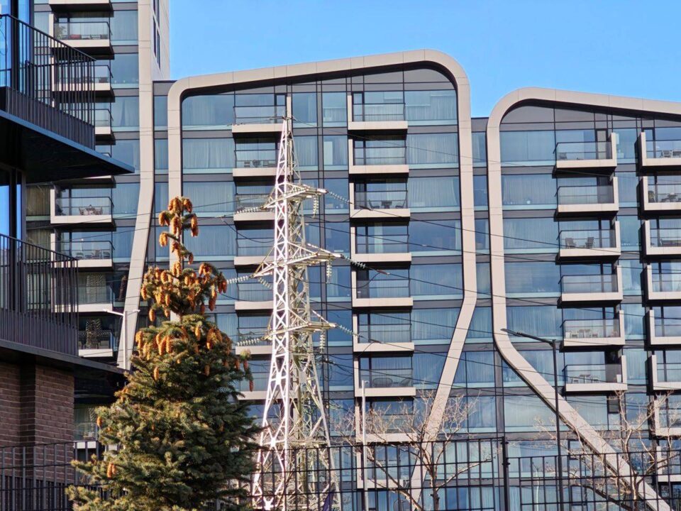 57gsmarena_051 بررسی گوشی پوکو F8 پرو - نیعان مگ