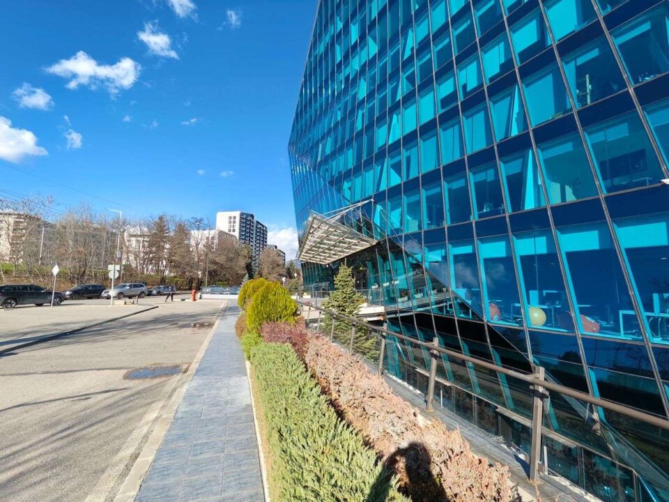 73gsmarena_138 بررسی گوشی پوکو F8 پرو - نیعان مگ