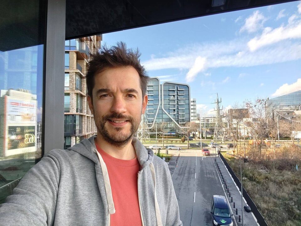 84gsmarena_129 بررسی گوشی پوکو F8 پرو - نیعان مگ