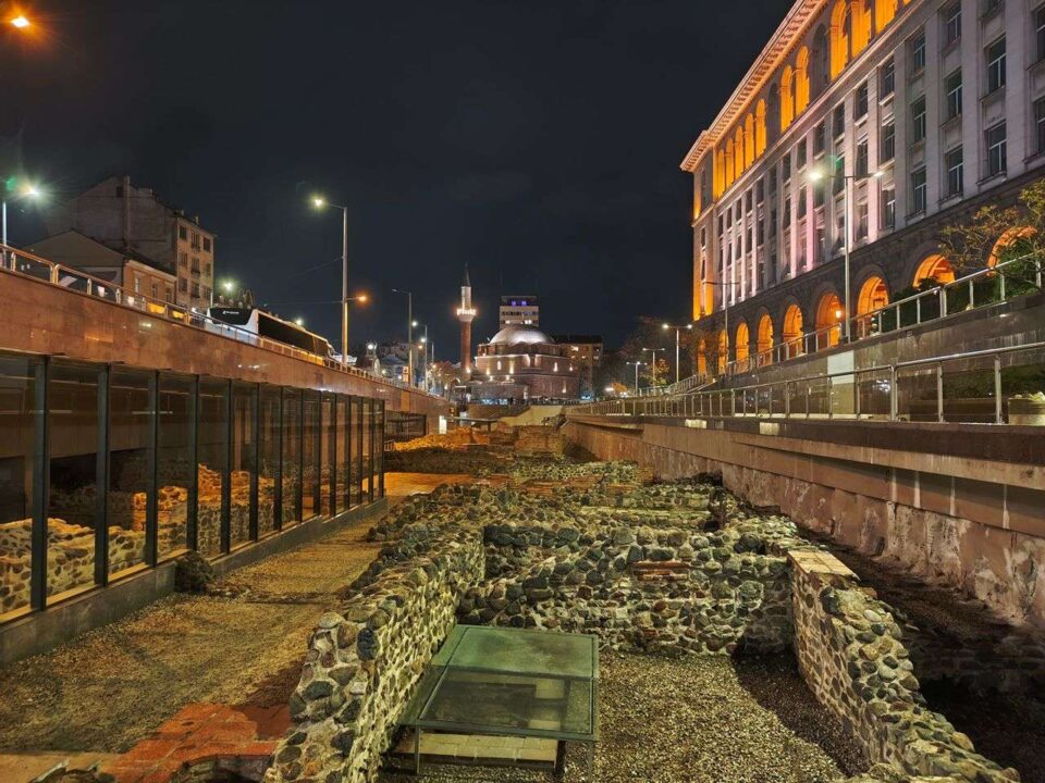 89gsmarena_095 بررسی گوشی پوکو F8 پرو - نیعان مگ