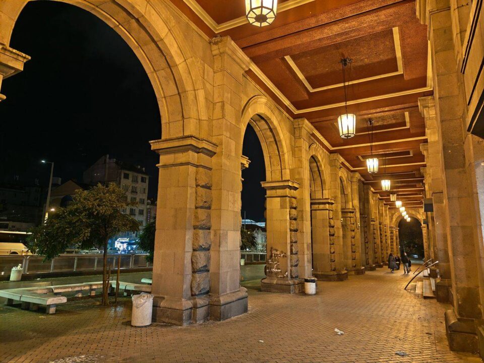 90gsmarena_010 بررسی گوشی پوکو F8 پرو - نیعان مگ