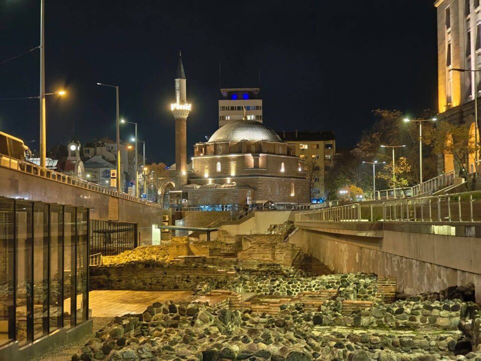 104gsmarena_019 بررسی گوشی پوکو F8 پرو - نیعان مگ