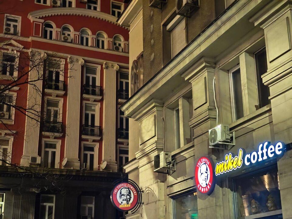 106gsmarena_021 بررسی گوشی پوکو F8 پرو - نیعان مگ