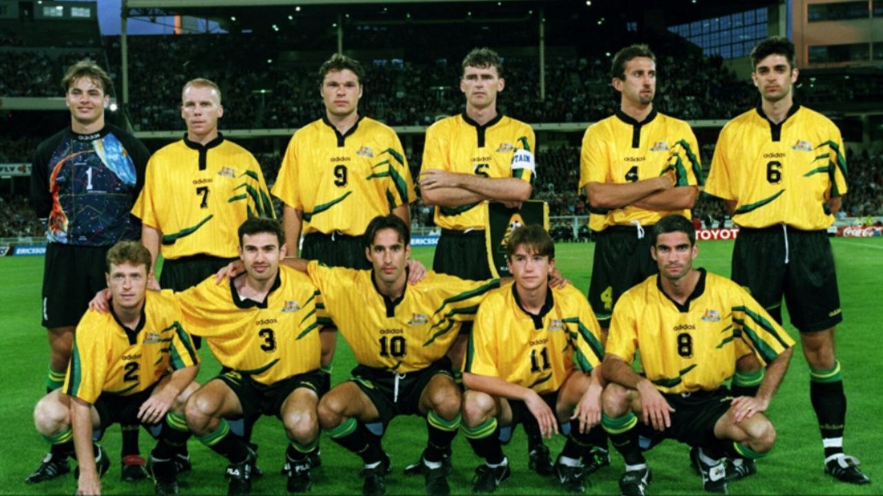 photo_5861779234420886607_y سالگرد پیروزی ایران برابر استرالیا و صعود به جامجهانی ۱۹۹۸: روزی که همه ایرانیان شاد بودند + تصاویر خاطرهانگیز - نیعان مگ