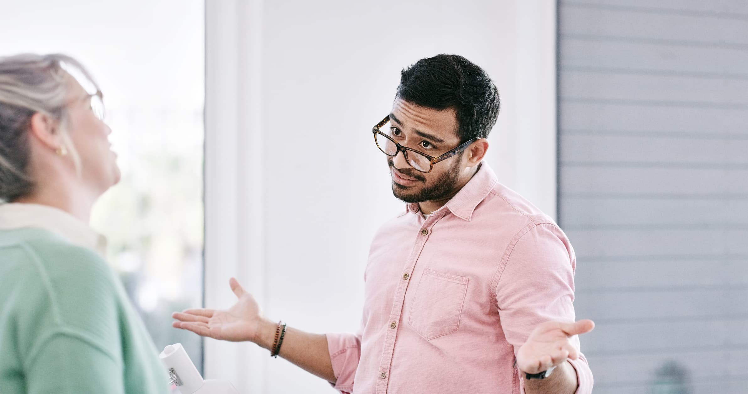 1000014189 چگونه یک دروغگو را تشخیص دهیم؟ ۱۰ نشانه مهم - نیعان مگ