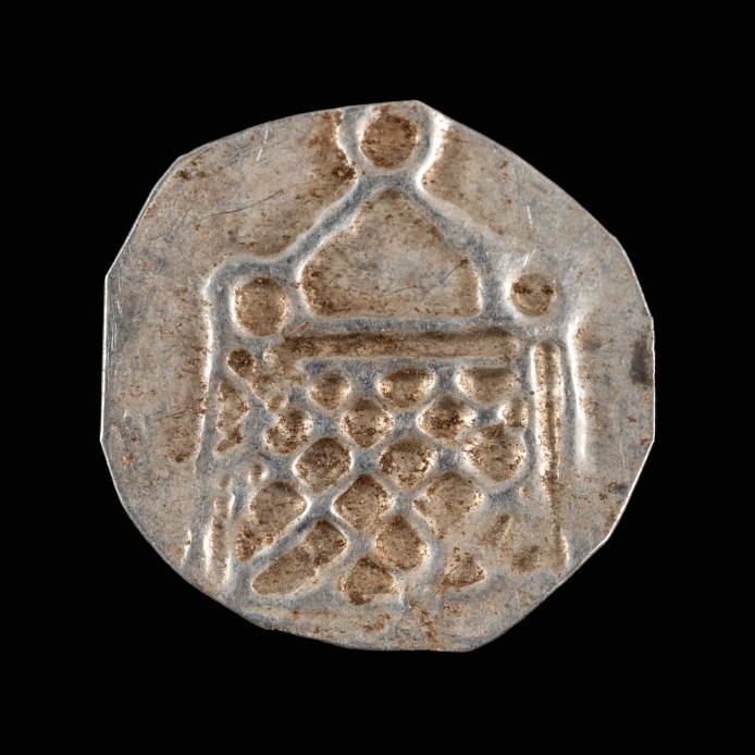 1000011927 یک ماهیگیر سوئدی گنج دفنشدهای از قرن ۱۲ میلادی را در نزدیکی خانه خود کشف کرد - نیعان مگ