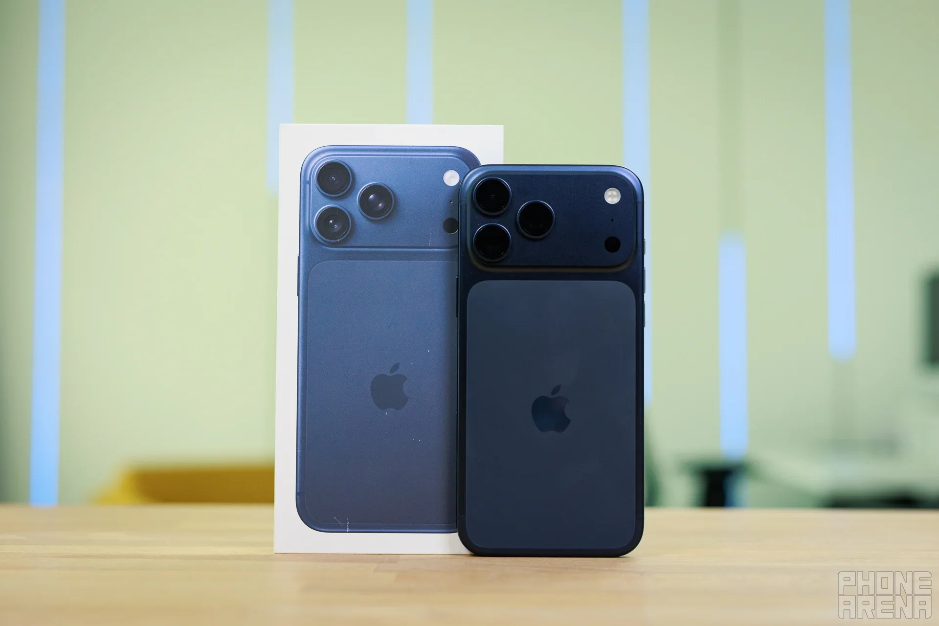 1000012083 یک گوشی آیفون ۱۷ پرو در زیر گل و لای به مدت سه روز سالم باقی ماند - نیعان مگ