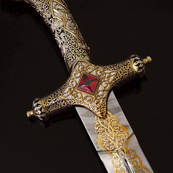 1Top 10 Most Expensive Royal Crown In The World 2025 ۱۰ تاج و جواهر سلطنتی گران قیمت جهان - نیعان مگ