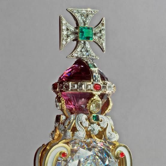 2Top 10 Most Expensive Royal Crown In The World 2025 ۱۰ تاج و جواهر سلطنتی گران قیمت جهان - نیعان مگ