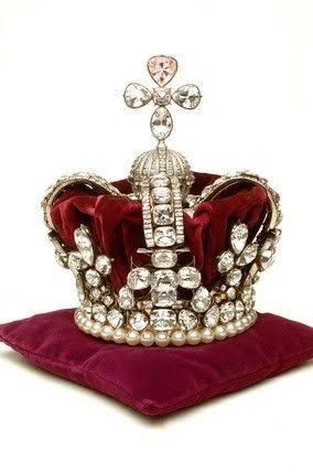 6Top 10 Most Expensive Royal Crown In The World 2025 ۱۰ تاج و جواهر سلطنتی گران قیمت جهان - نیعان مگ