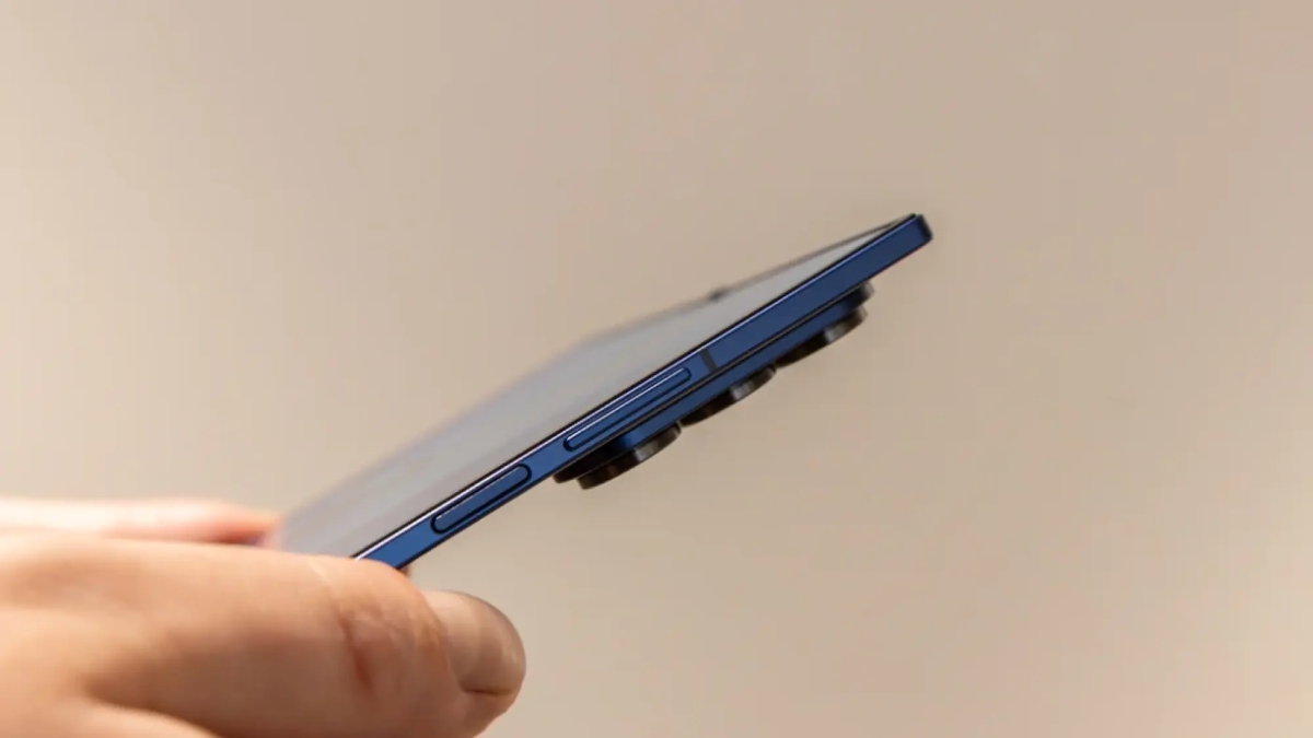 بهترین گوشی‌های سال ۲۰۲۵؛ کدام گوشی‌ها واقعاً ارزش خرید داشتند؟ - نیعان مگ