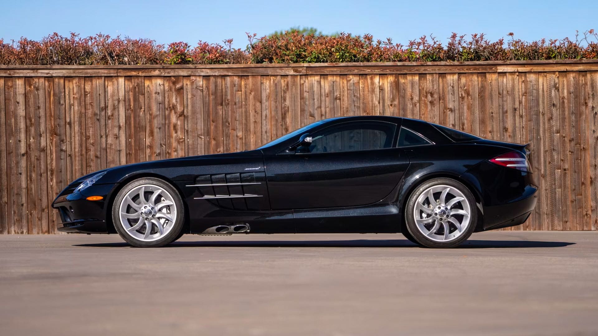 1000017857 سوپر ماشینی که در پروندههای اپستین فاش شد: مرسدس ۴۵۰,۰۰۰ دلاری که سلبریتیها نمیتوانستند از آن دست بکشند - نیعان مگ