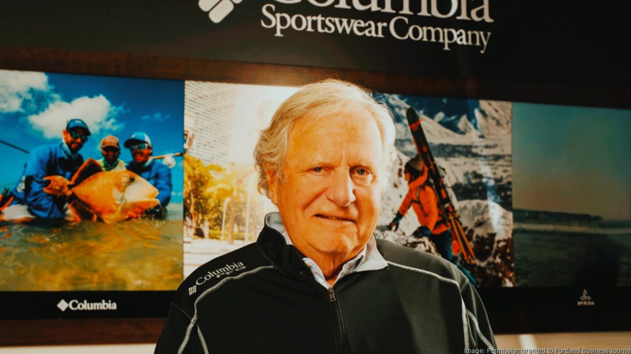 photo_5911336001601211348_y مدیرعامل برند معروف پوشاک: ثابت کنید زمین تخت است، داراییهای شرکت به شما تعلق میگیرد - نیعان مگ