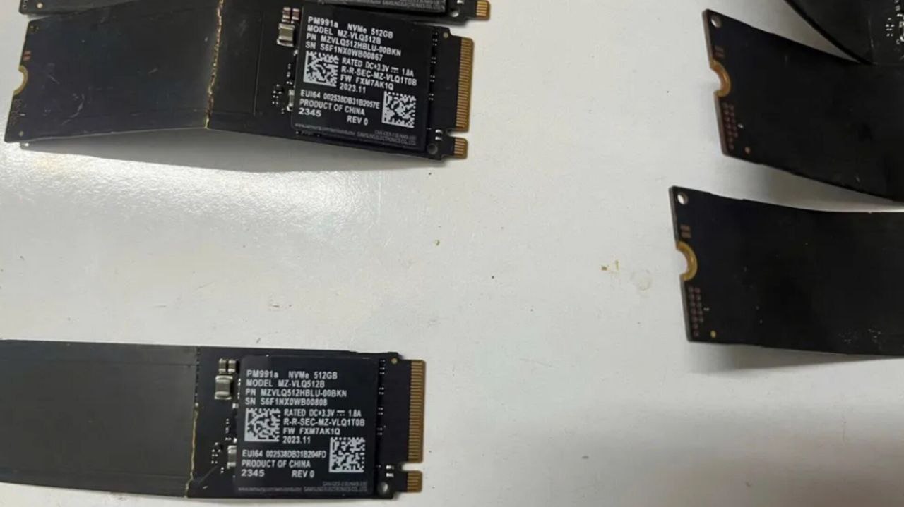 b پسر ۱۰ ساله ۵۰ حافظه SSD پدرش را نابود کرد - نیعان مگ